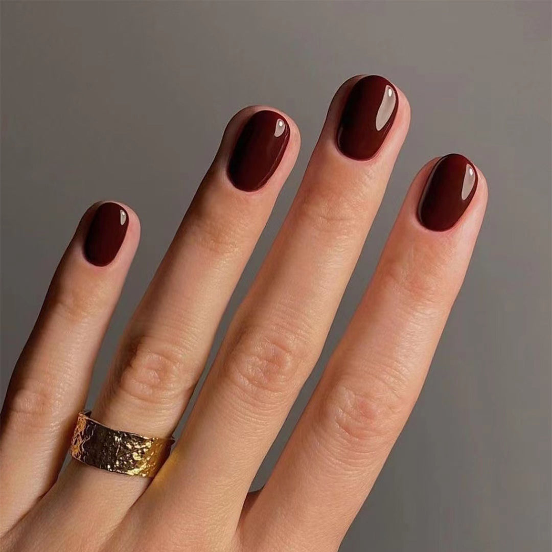 Elegante Nagelkunst mit Glanzfinish Karnz