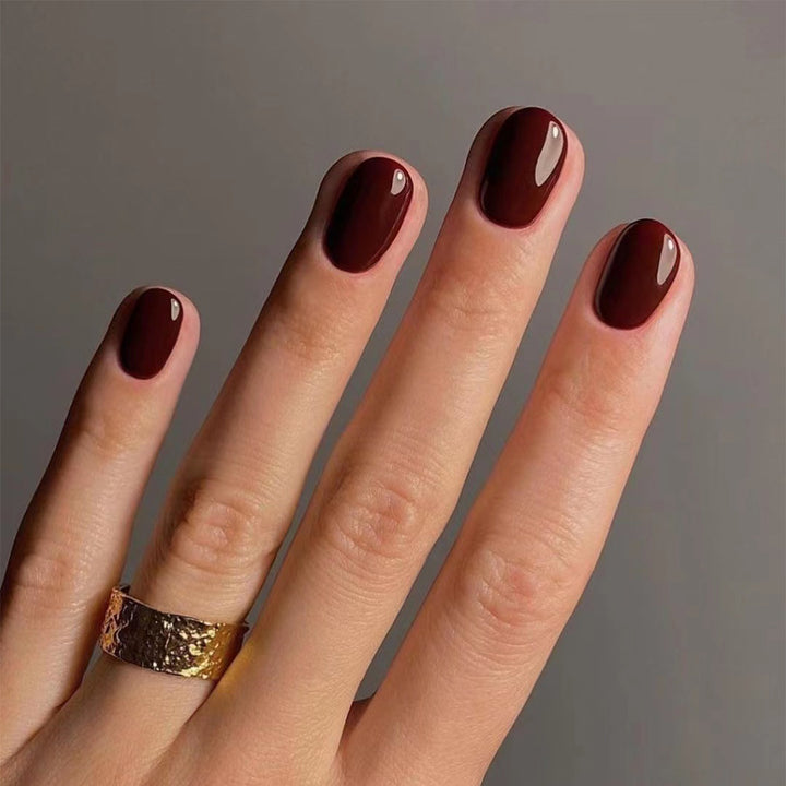 Elegante Nagelkunst mit Glanzfinish Karnz