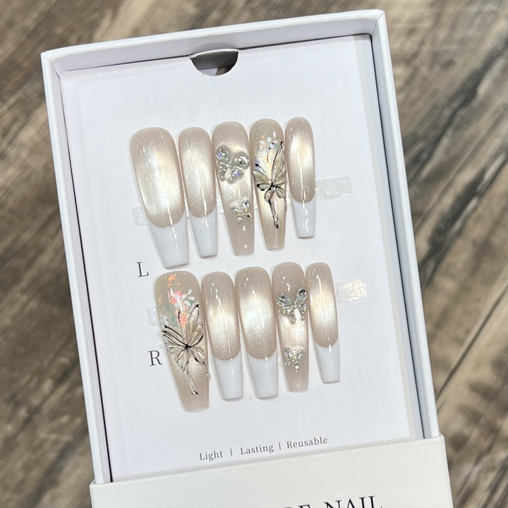 Elegantes Press-On-Nägel-Set mit Schmetterlings- und Juwelenakzenten Karnz