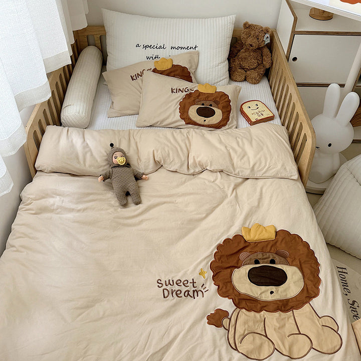 Kinder-Gitterbett-Bettwäsche-Set mit appliziertem Löwenmotiv und atmungsaktivem Baumwoll-Musselin
