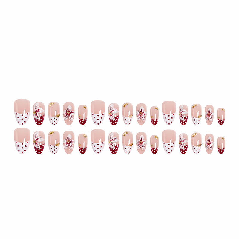 Kunstnagelset mit floralem Design und goldenen Akzenten Karnz
