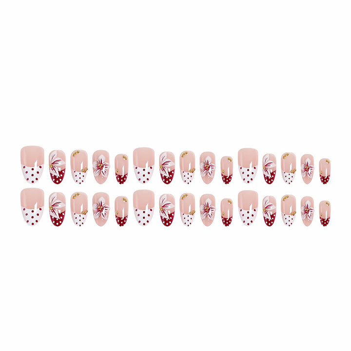 Kunstnagelset mit floralem Design und goldenen Akzenten Karnz