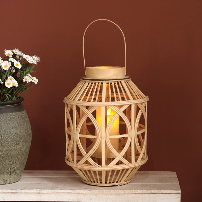 Handgefertigte Laterne aus Rattan Karnz