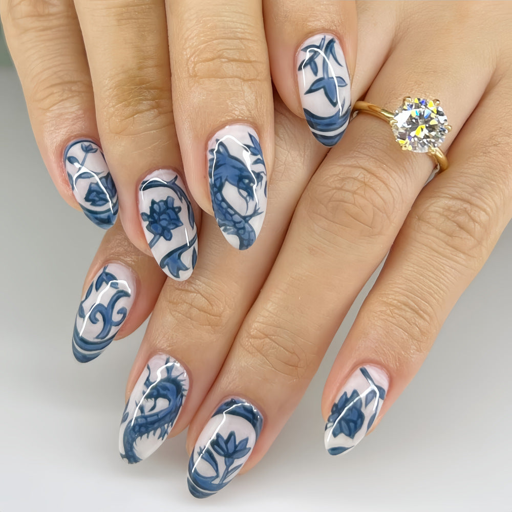 Kunstnägel im floralen und maritimen Design Karnz