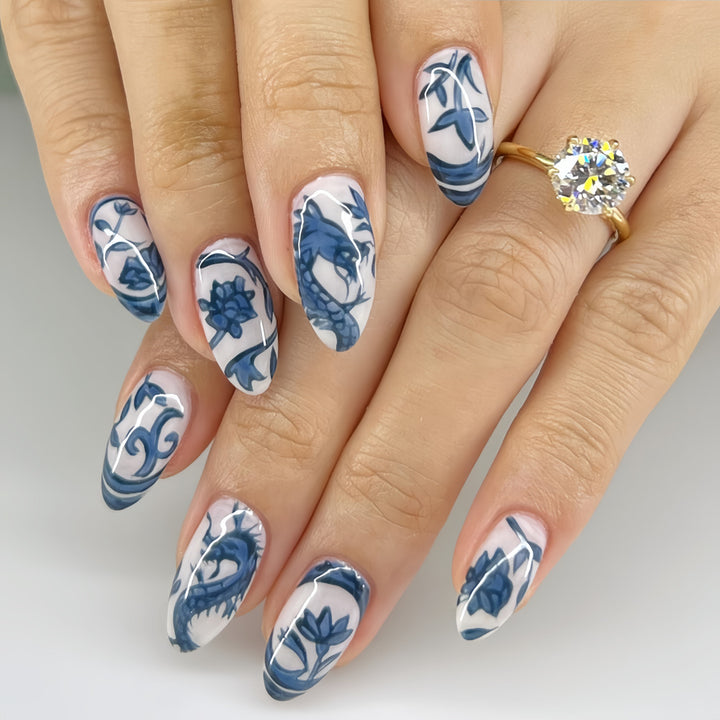 Kunstnägel im floralen und maritimen Design Karnz