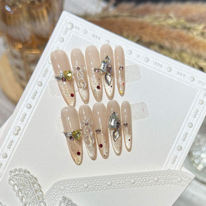 Dekoratives Stiletto-Nagelkunst-Set mit Edelstein-Akzenten Karnz
