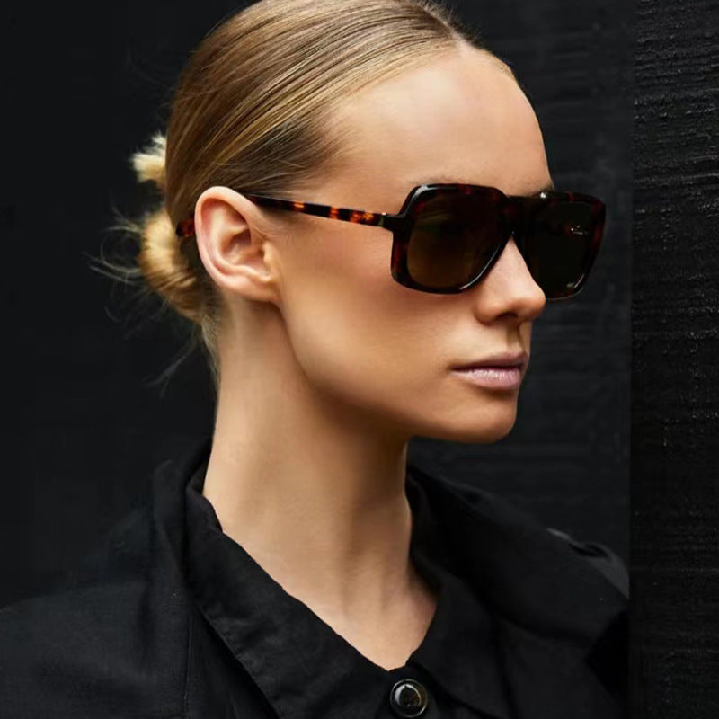 Damen außergewöhnliche Sonnenbrille im modernen Tierdruckdesign Karnz