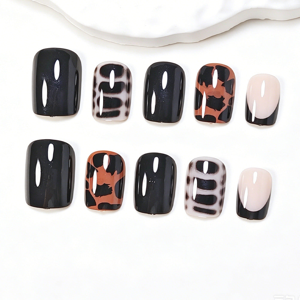 Künstlerisches Press-On-Nagelspitzen-Set Karnz