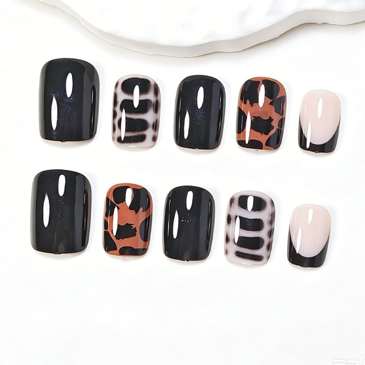 Künstlerisches Press-On-Nagelspitzen-Set Karnz
