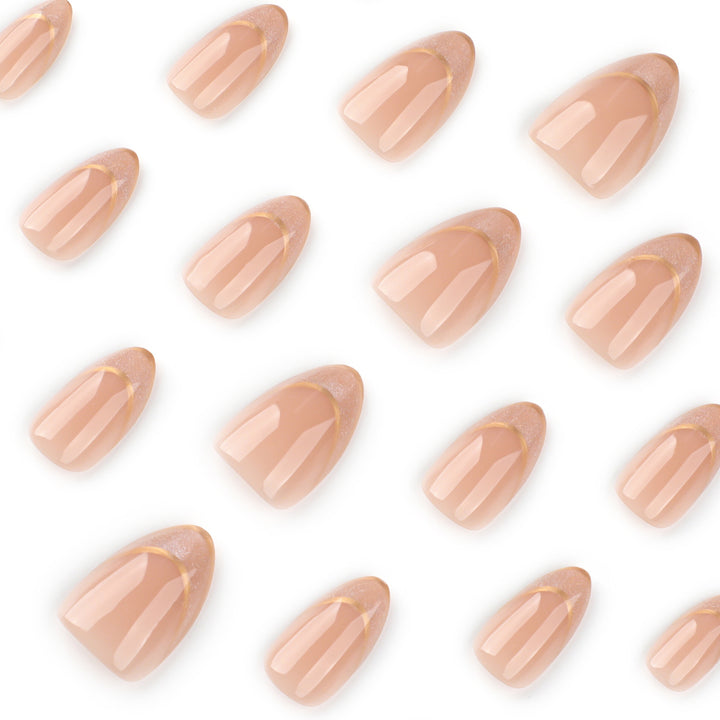 Elegante Gel-Nägel mit Glitzer- und French-Tip-Verzierung Karnz