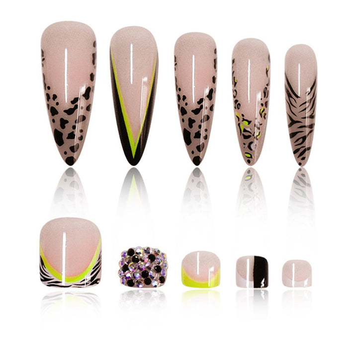 Trendige Stiletto-Nagelkunst Karnz