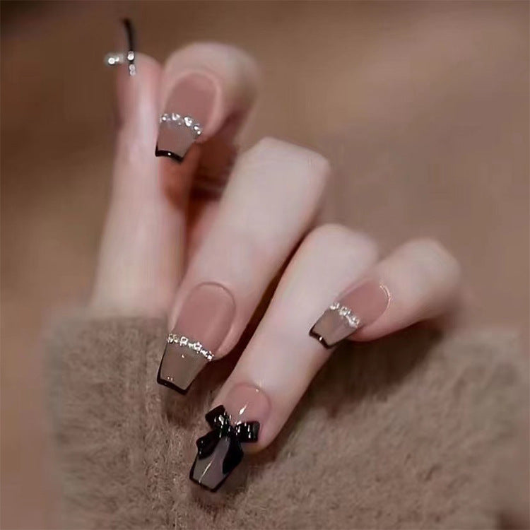 Glamouröse Design-Nägel Karnz
