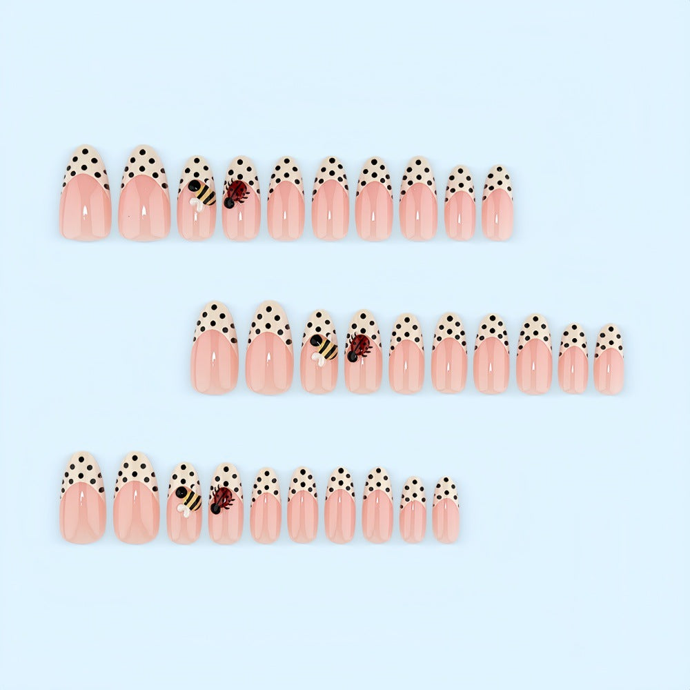 Kunstnägel Set mit verspielten Insektenmotiven und Polka-Dots Karnz