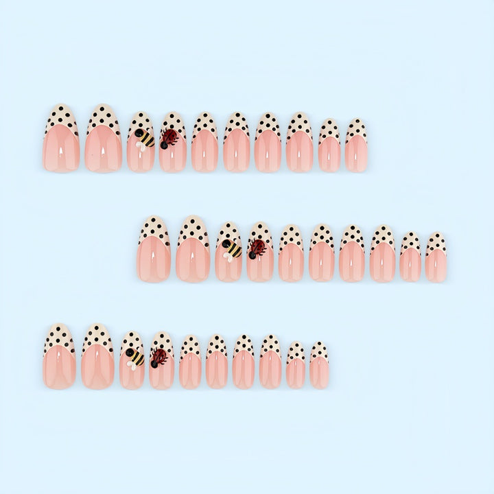 Kunstnägel Set mit verspielten Insektenmotiven und Polka-Dots Karnz