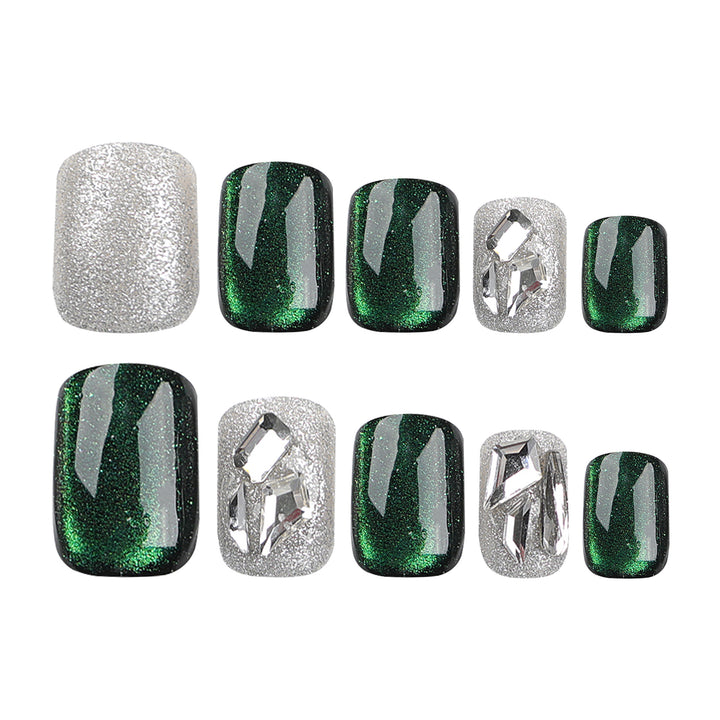 Glamouröse Nagelverlängerungen mit kreativem Glitzer-Design Karnz