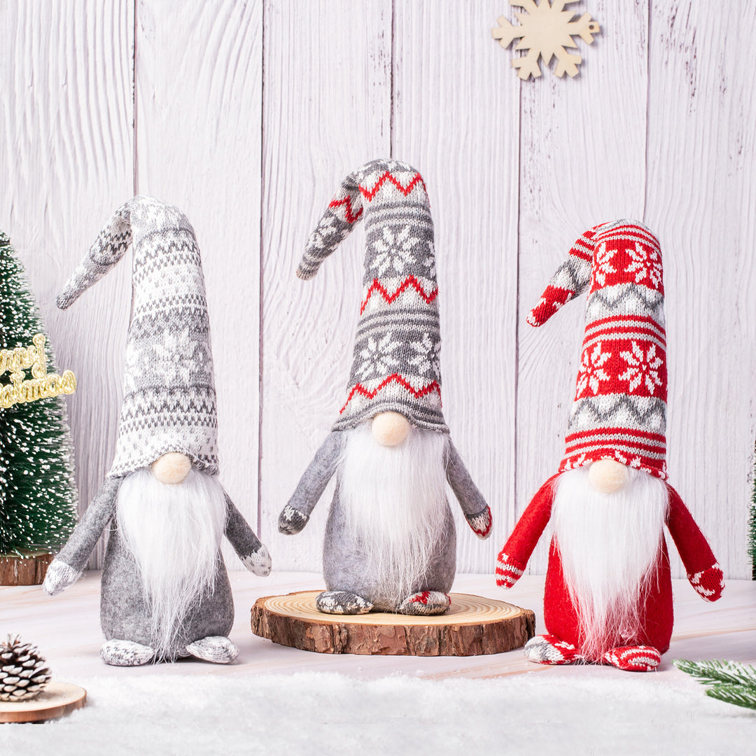 Dekorative Weihnachtsgnom mit gestricktem Hut Karnz