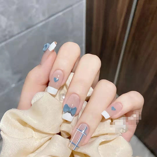 Dekoratives Press-On Nagelkunst-Set mit Schleifen- und Herzdesign Karnz