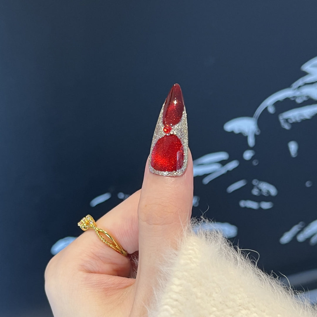 Glamouröse Stiletto Press-On Nagelkunst Set mit funkelnden Verzierungen Karnz