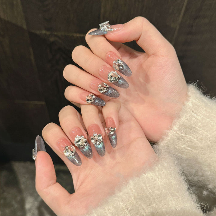 Glamouröse mit Strass verzierte Stiletto Press-On Nägel