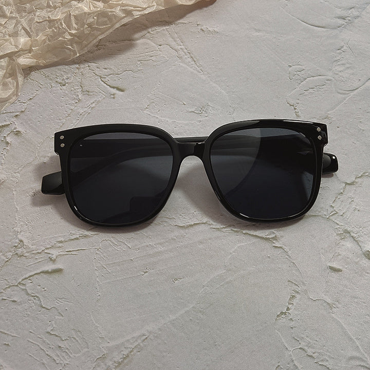 Modische Oversized Sonnenbrille Im Zeitgenössischen Design Karnz