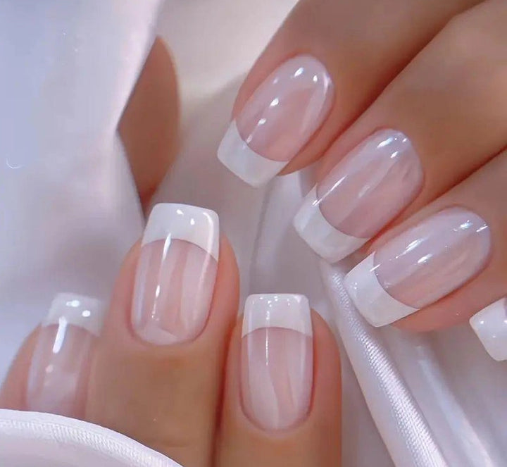 Elegante französische Tipp-Nagelerweiterungen Karnz
