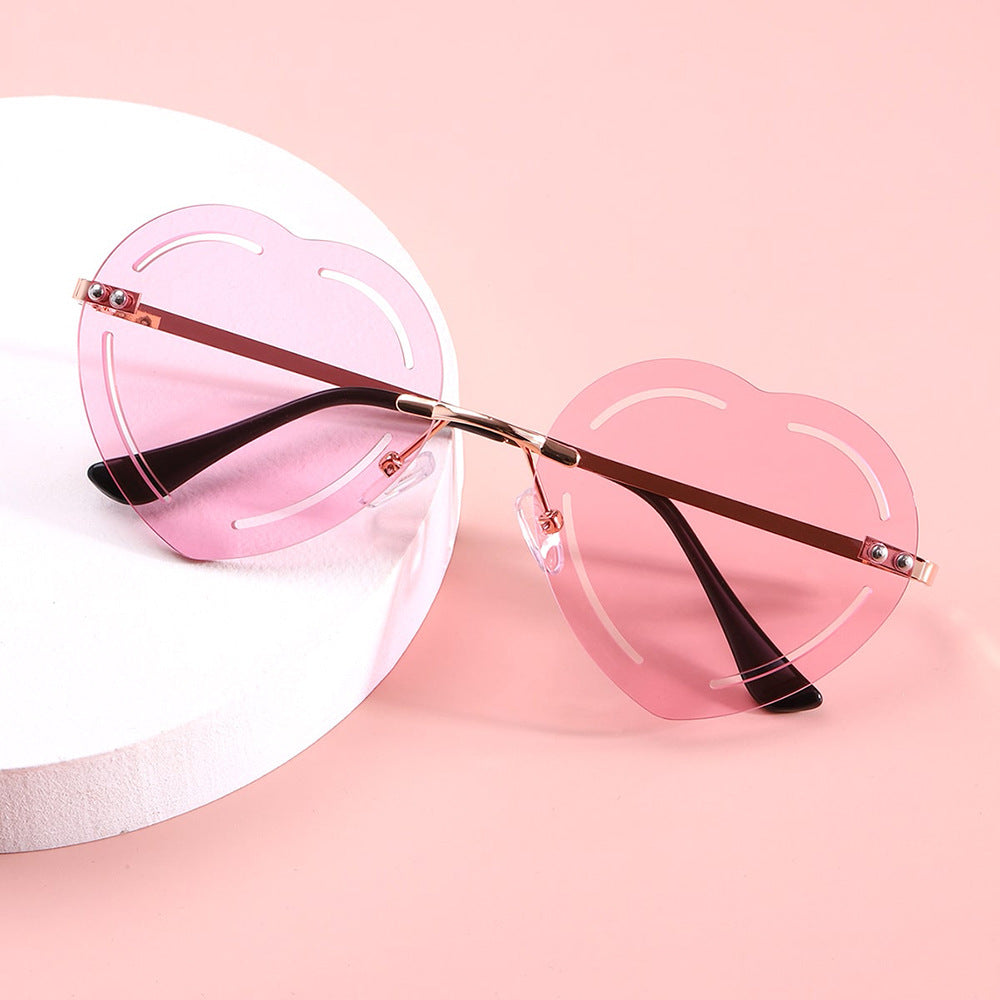 Damen Herzförmige Sonnenbrille mit stylischem Metallrahmen Karnz
