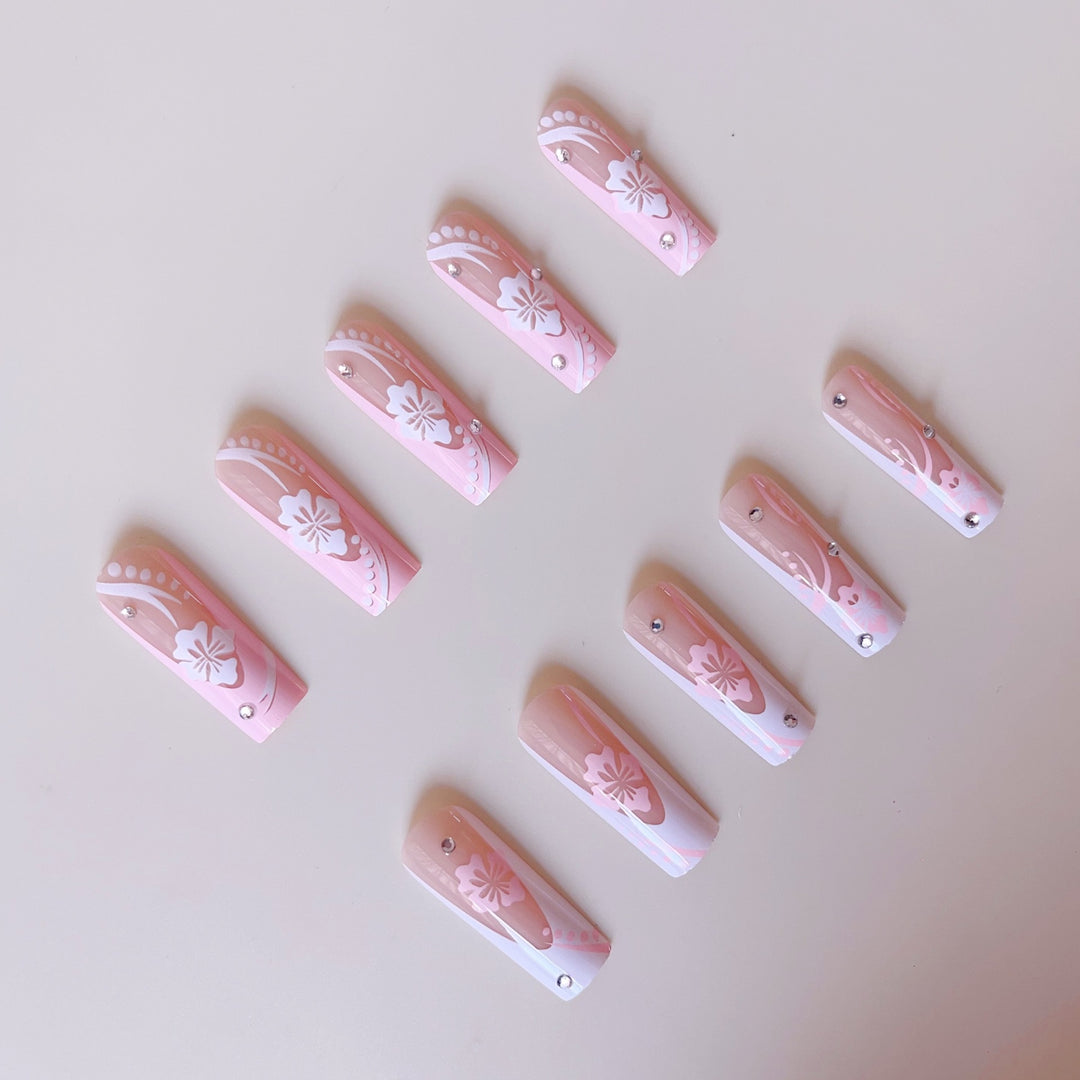 Kunstnagelset mit elegantem Blumen-Design und Kristallverzierungen Karnz