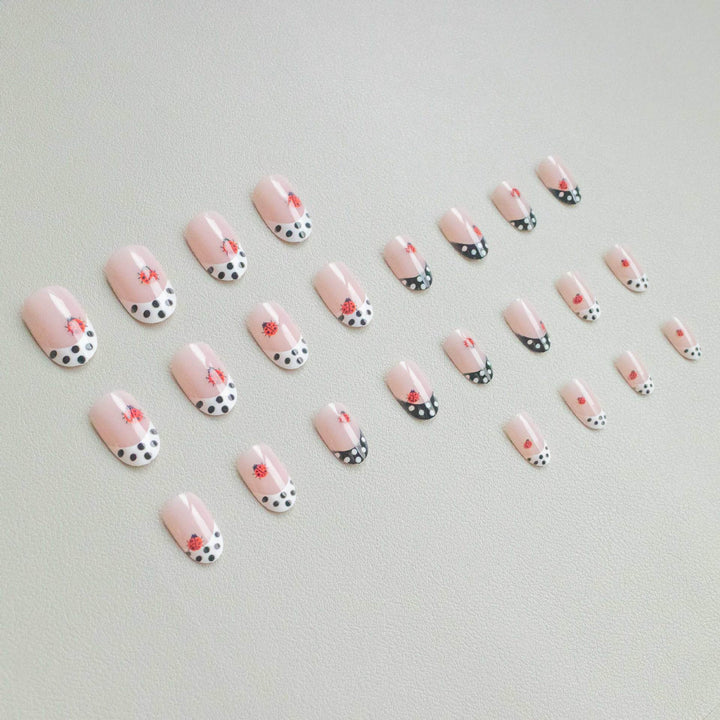Kreatives Marienkäfer-Akzent-Nagelkunst-Set