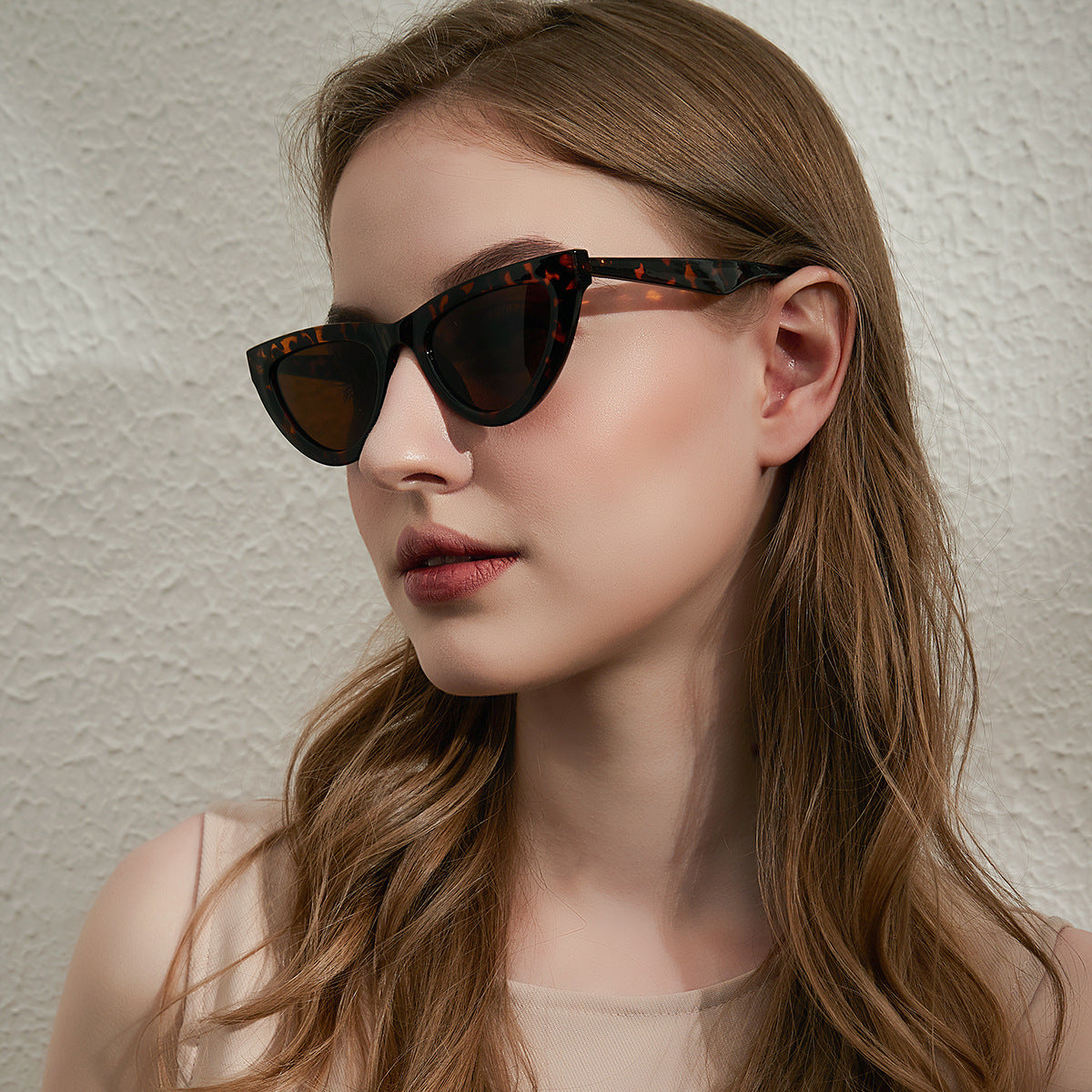 Damen Cat-Eye Sonnenbrille mit modernem und leichtem Rahmen Karnz