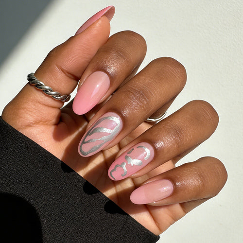 Dekorative mandelförmige Nagelkunst Karnz