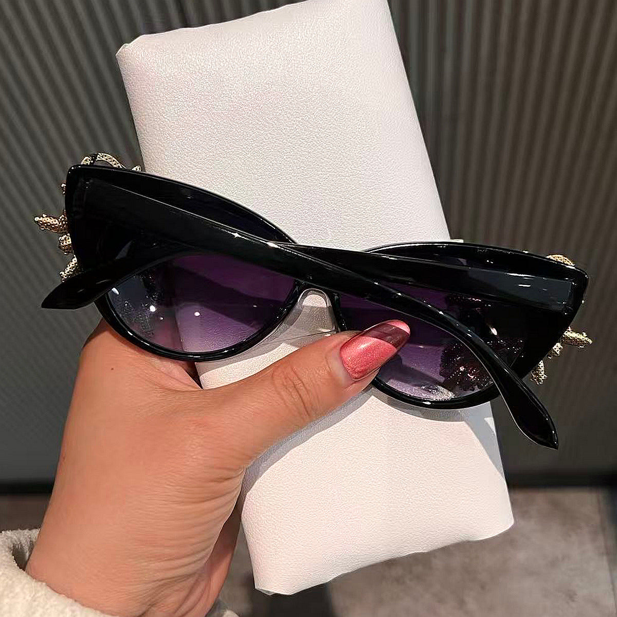 Damen Sonnenbrille mit exklusivem Schmuckdesign Karnz