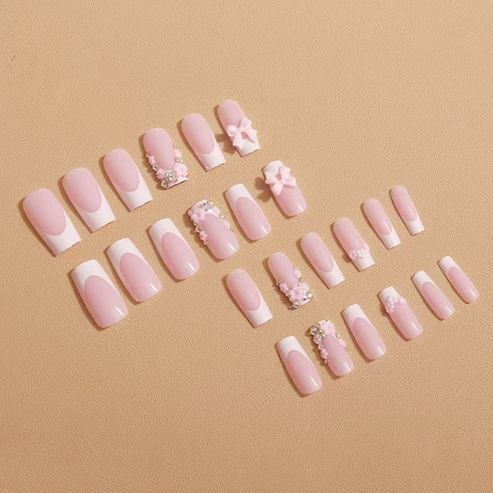 Kunstnagelset mit floralen 3D-Akzenten und Glitzerverzierungen Karnz