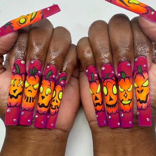 Künstlerische Press-On Nägel mit Halloween-Kürbisdesign Karnz