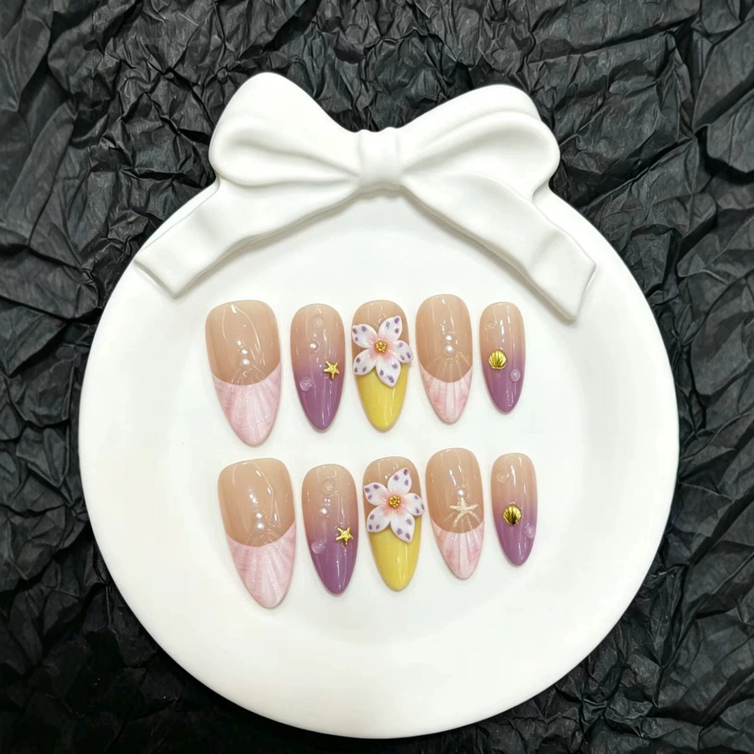 Blumenverziertes Press-On Nagelkunst-Set