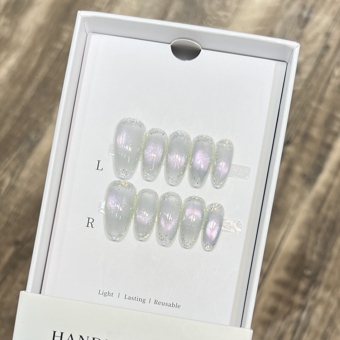 Handgemachtes Press-On-Nagelset mit irisierendem Finish Karnz