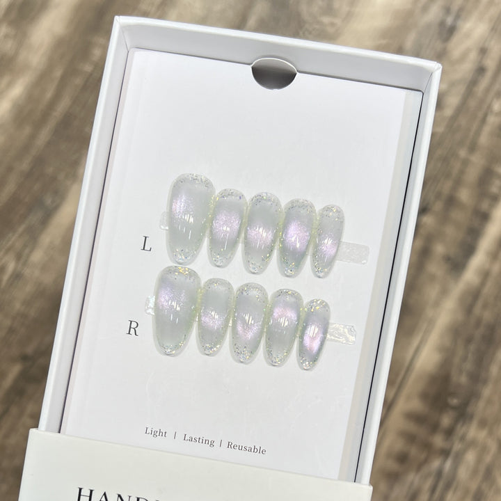Handgemachtes Press-On-Nagelset mit irisierendem Finish Karnz
