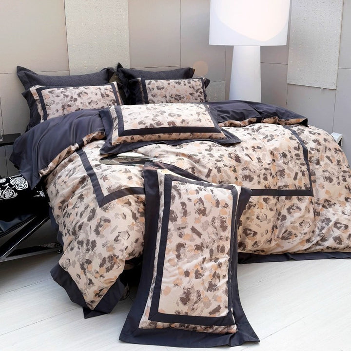 Jacquard-musterte Wendebettwäsche Set mit Satinbesatz und dekorativen Kissenbezügen