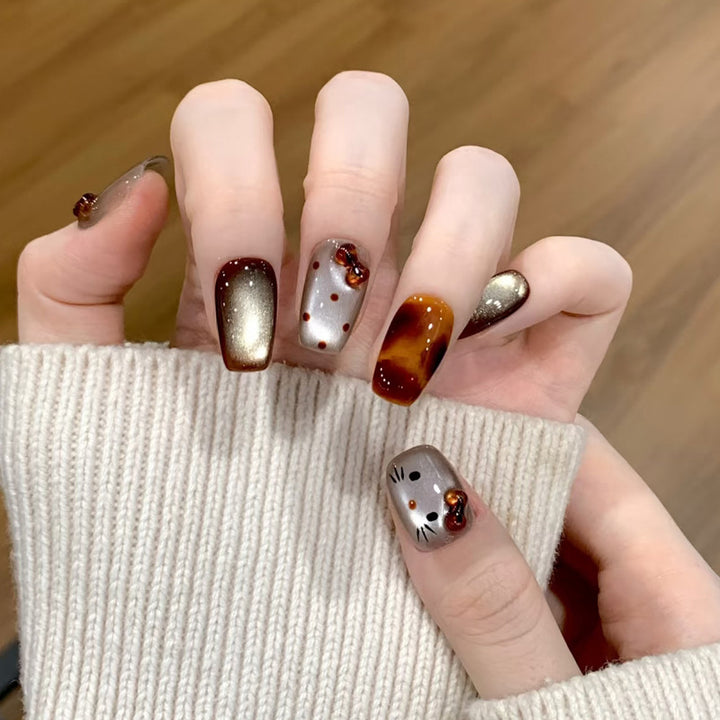 Künstlerisches glänzendes Press-On Nail Set mit Verzierungen Karnz