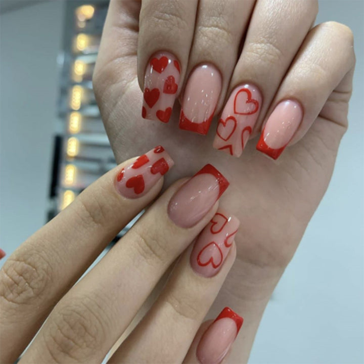 Kreatives Herz-Themen Druck-Nageldesign Karnz
