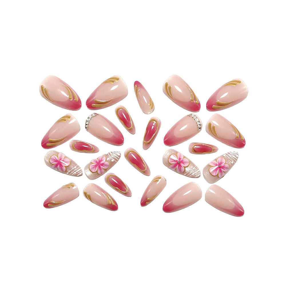Kunstnägel mit floralen und glamourösen Akzenten Karnz