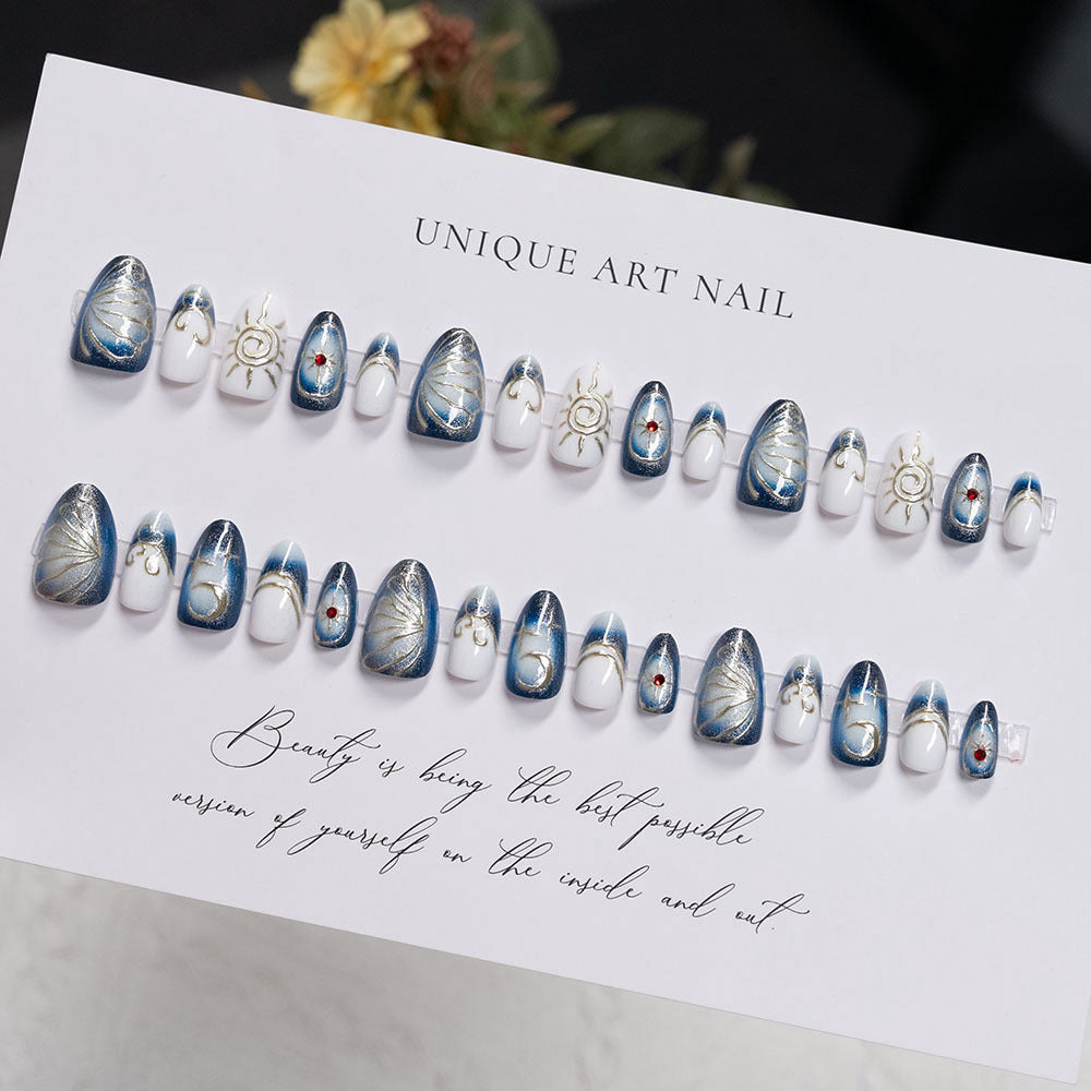 Künstlerisches Press-On-Nagelset mit dekorativen Designs