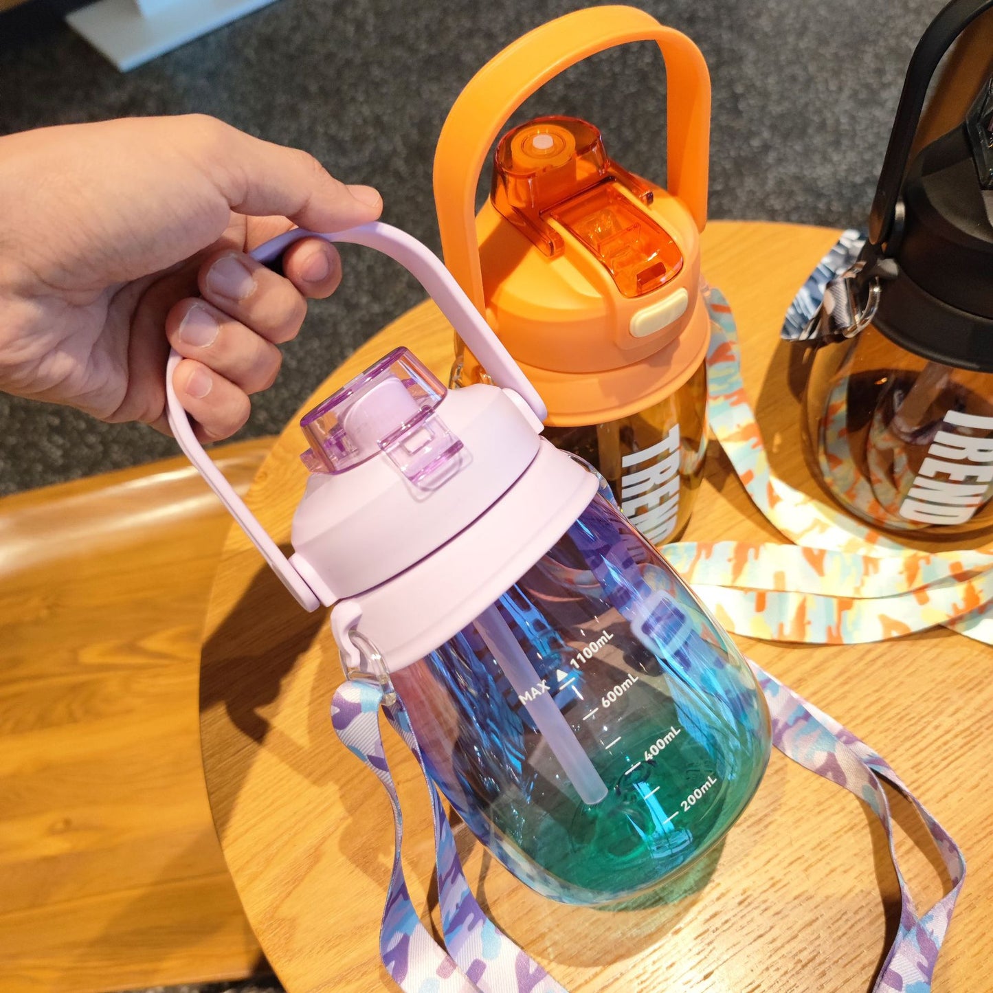 Damen multifunktionale Trinkflasche mit Sicherheitsverschluss und ergonomischem Tragegriff Karnz