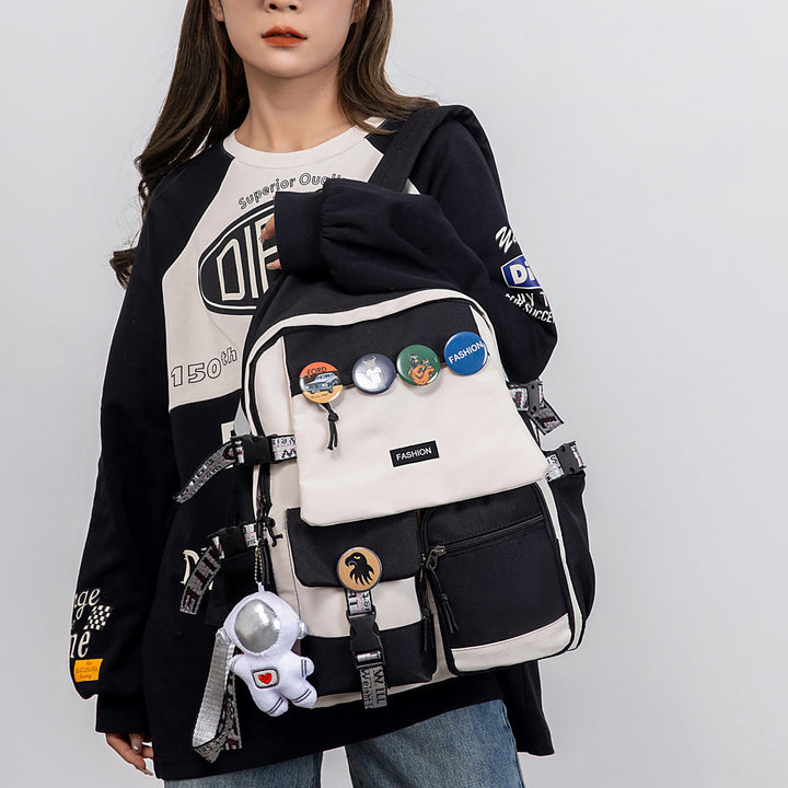 Moderner Rucksack mit Vielseitigen Fächern und Kreativen Applikationen Karnz