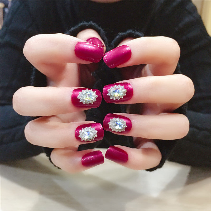 Elegantes mit Strass verziertes Press-On-Nagelkunst-Set