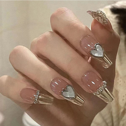 Herzförmiges Glam Press-On Nagelset Karnz