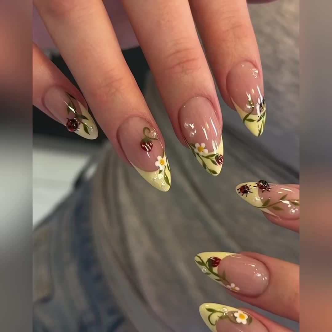Premium Floral Design Press-On Nails Karnz