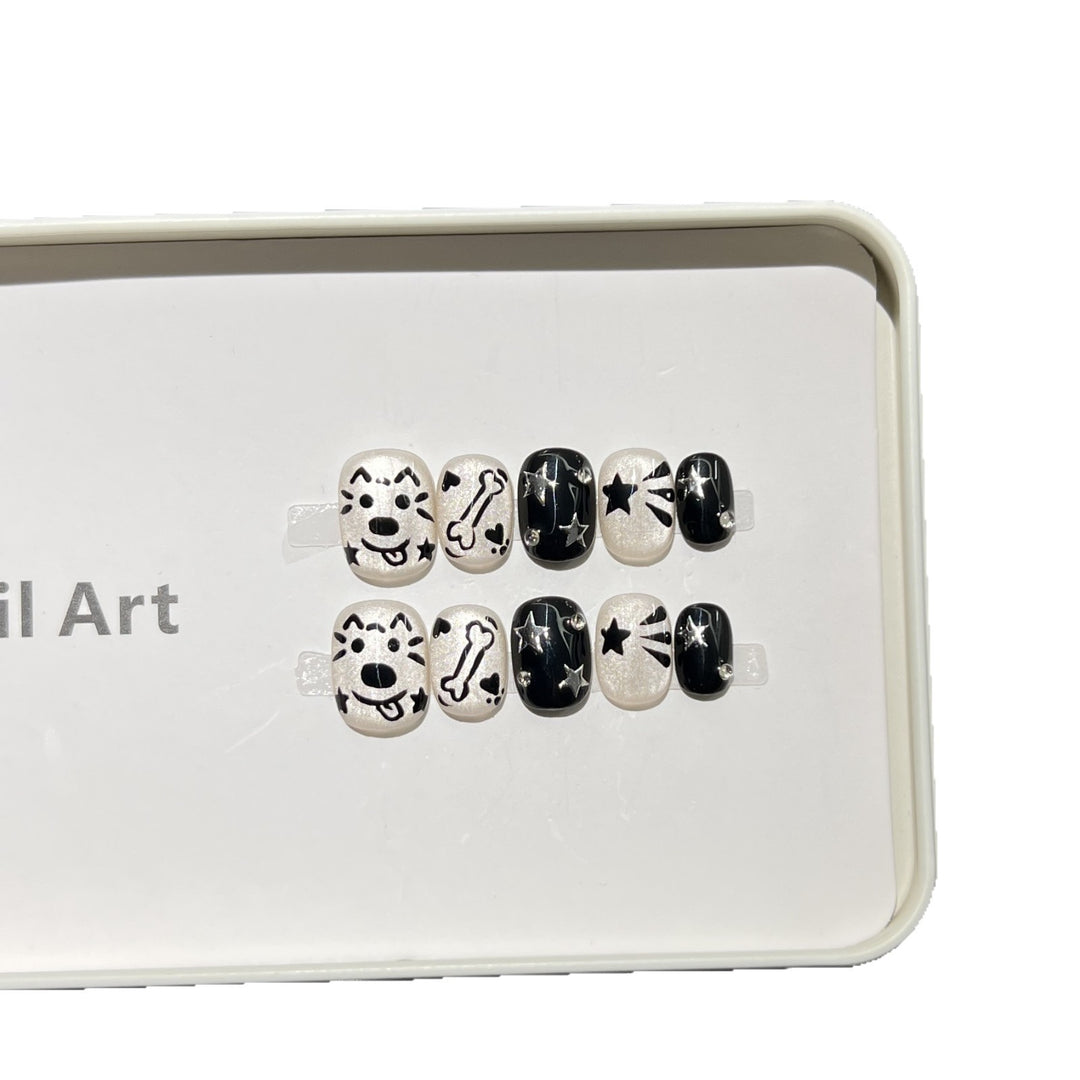 Verspieltes thematisches Press-On-Nagelset Karnz