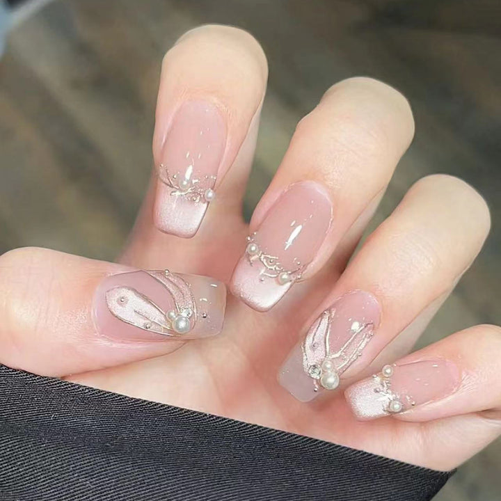 Dekorativer Press-On-Nagelset mit Perlenakzenten Karnz
