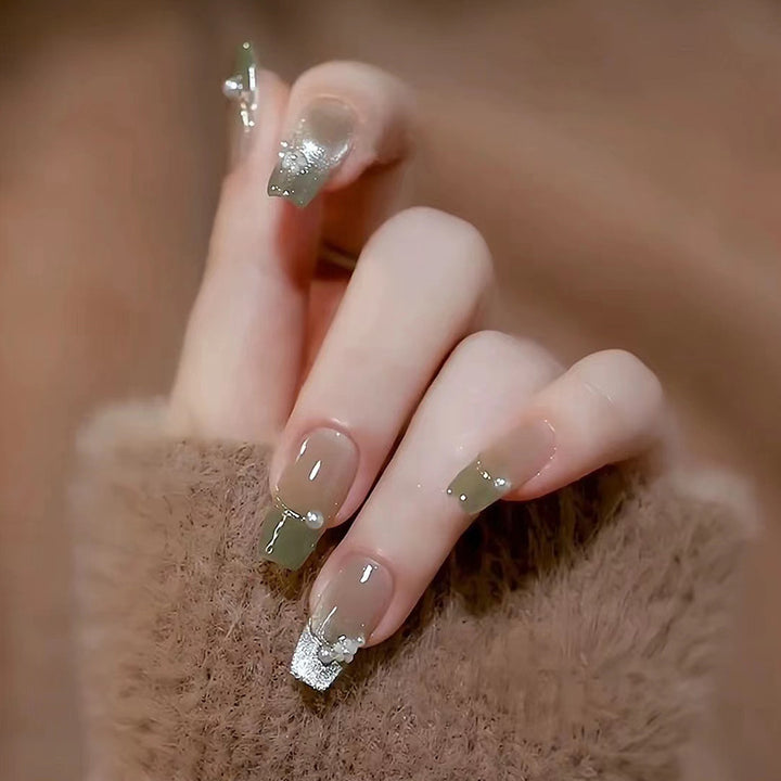 kunstvolle Nagelspitzen Karnz