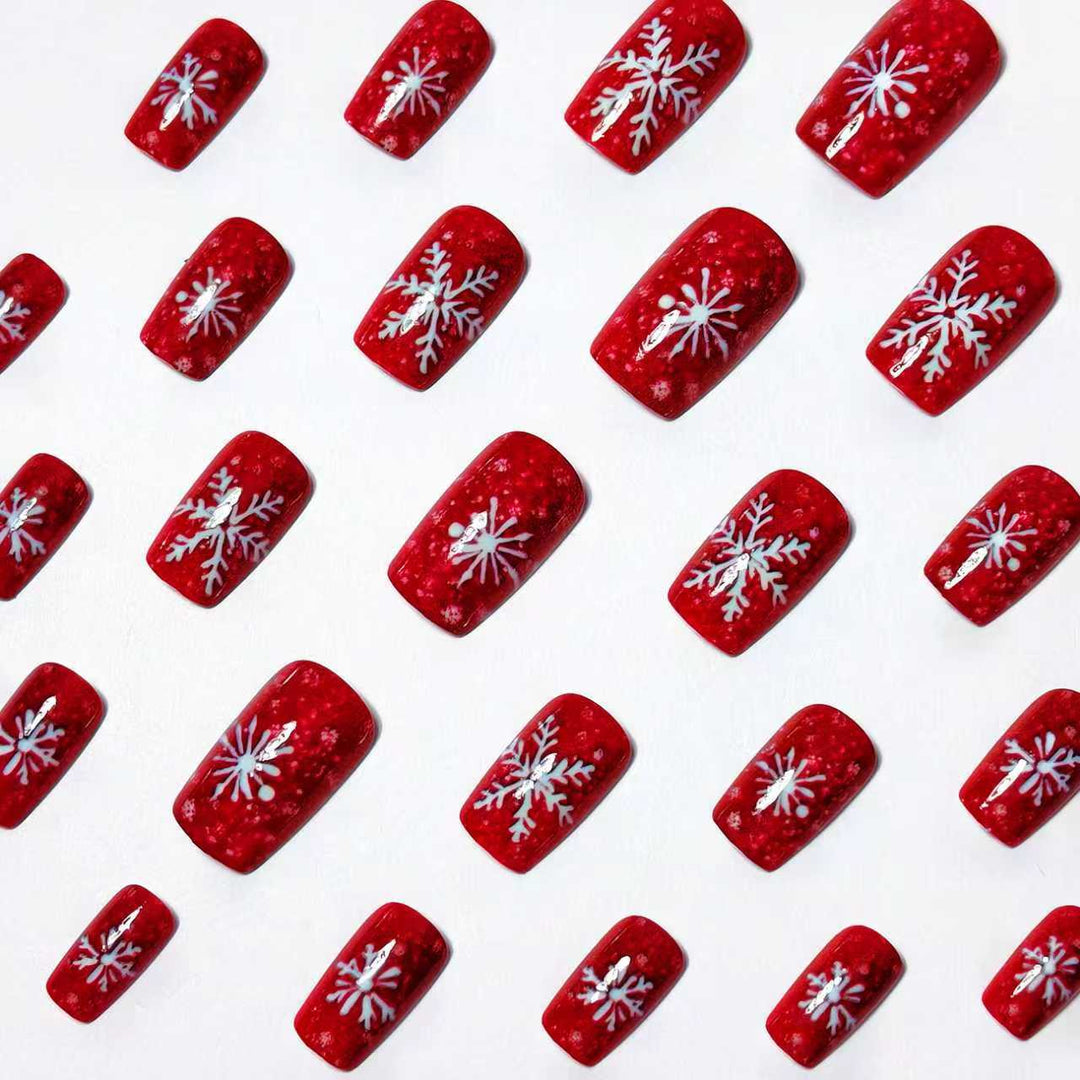 Kreative Nagelkunst mit Festlichem Schneeflocken-Design Karnz